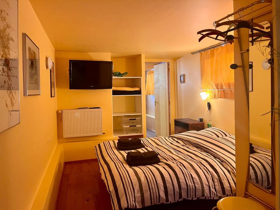 Un cadre exceptionnel et artistique pour une halte tranquille en Provence Bed and Breakfast in Provence-Alpes-Côte d'Azur