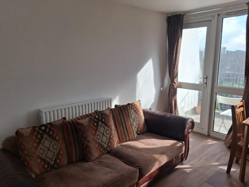 Bright and Spacious 2 Bedroom Apartment Nr, Tower and London Bridge Apartment in London Borough of Southwark