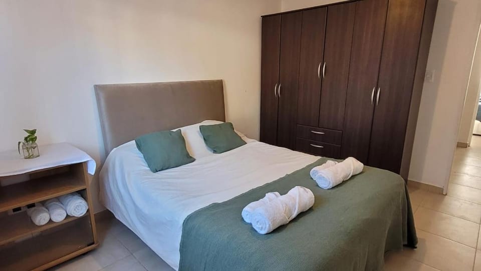 Bed, Bedroom, storage, towels