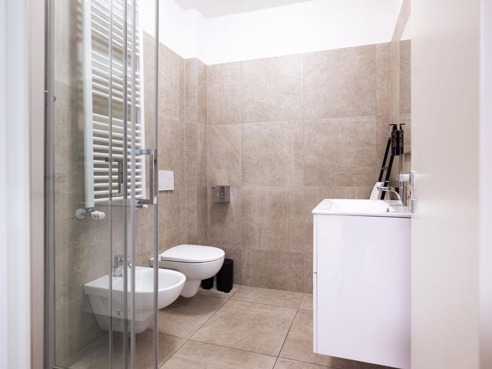 Shower, Toilet, Bathroom, bidet, internet, internet, towels