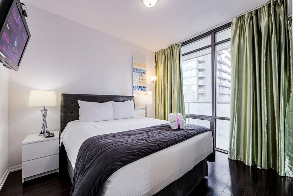 Bed, TV and multimedia, Bedroom