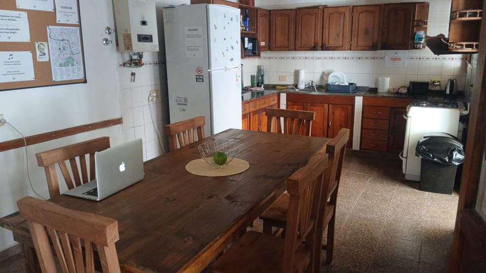 Coffee/tea facilities, Kitchen or kitchenette, Dining area, Communal kitchen, Breakfast, dishwasher, oven, stove, toaster, kitchen