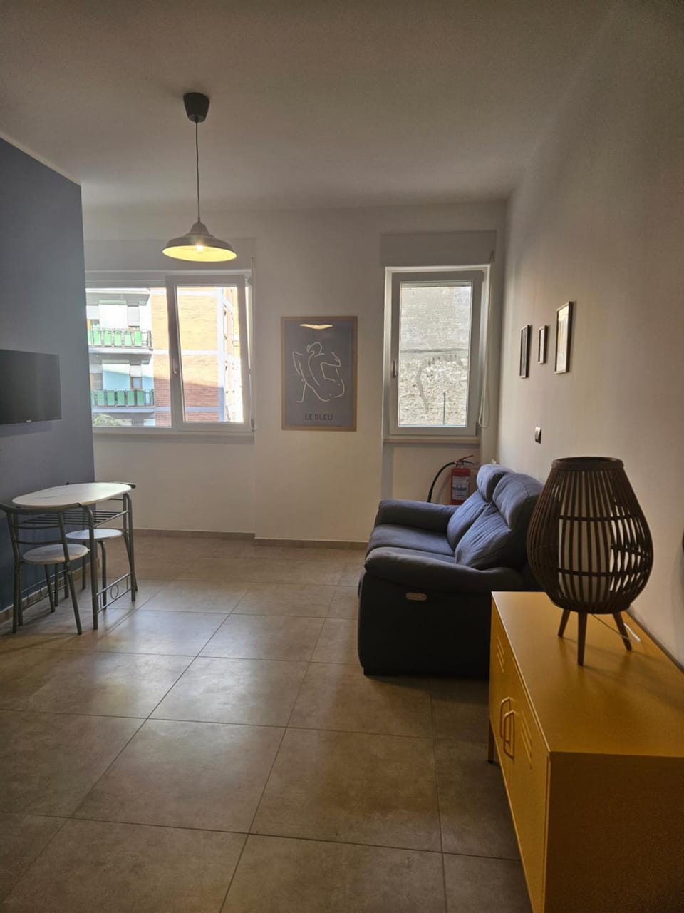 Living room, Photo of the whole room
