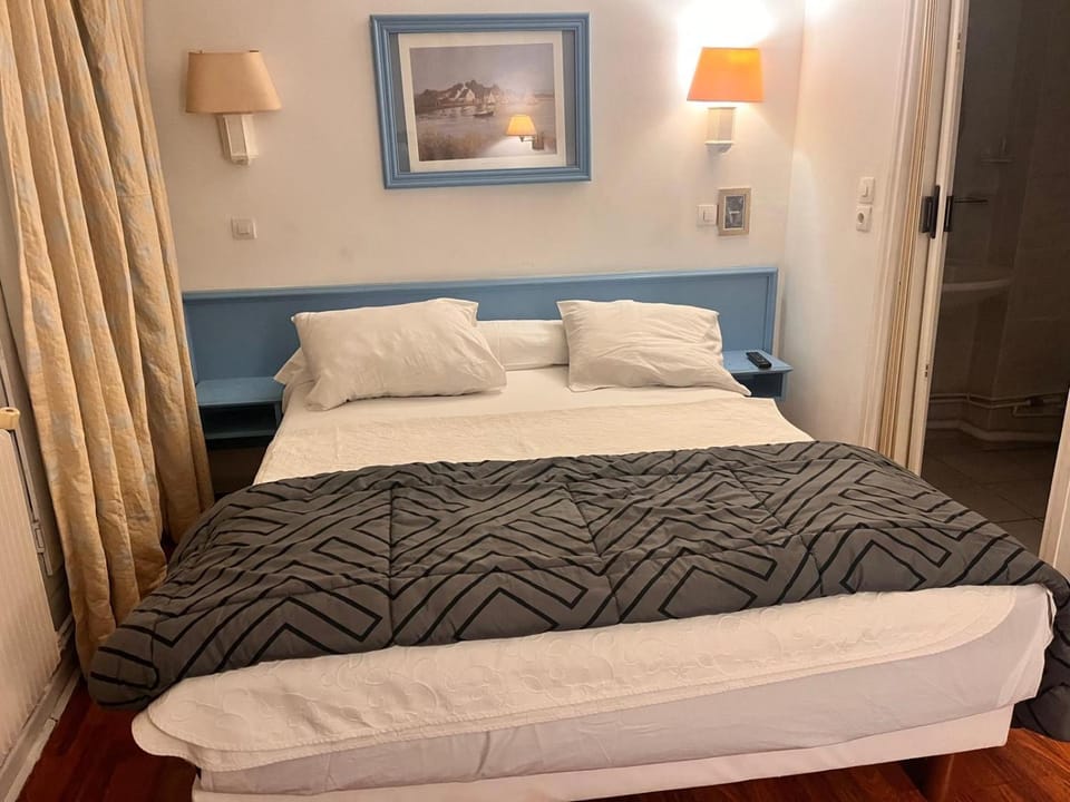 Hotel Le Velodrome Hotel in Paris