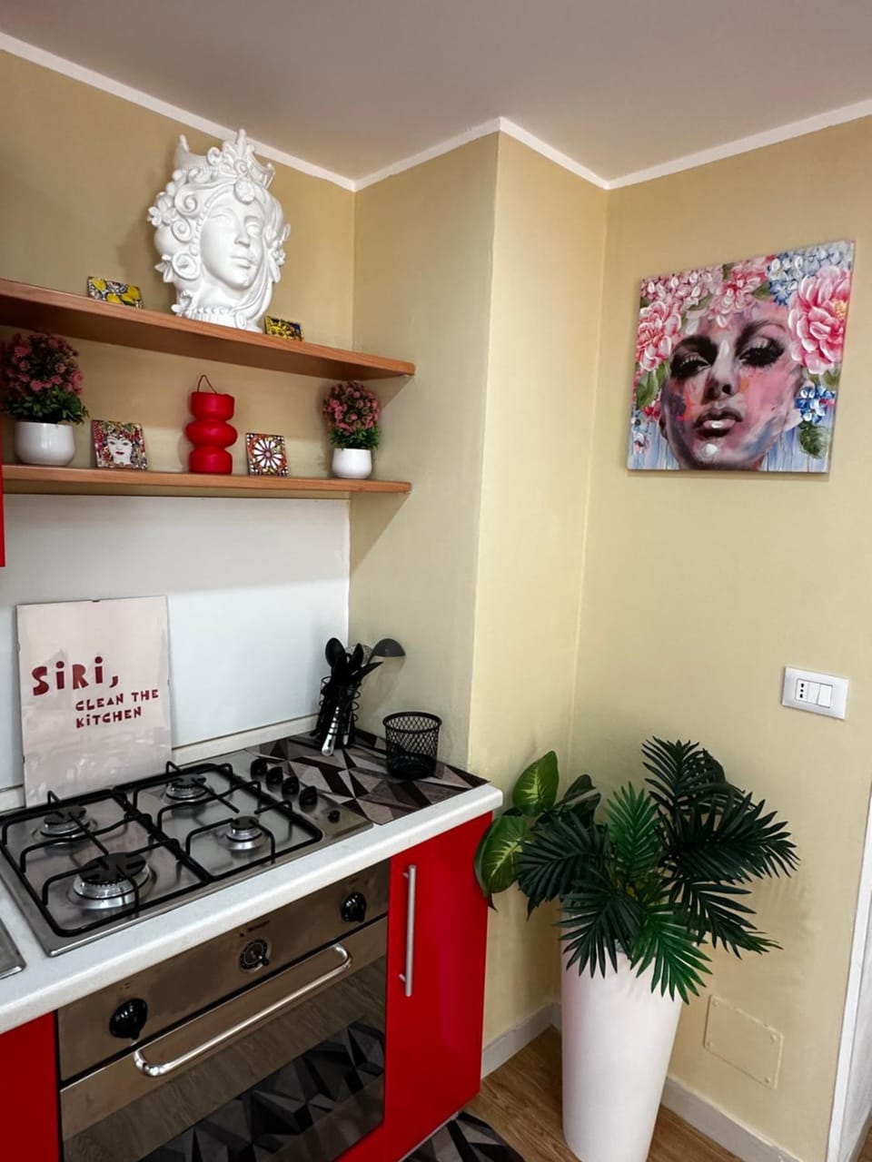 Kitchen or kitchenette, pet friendly, stove