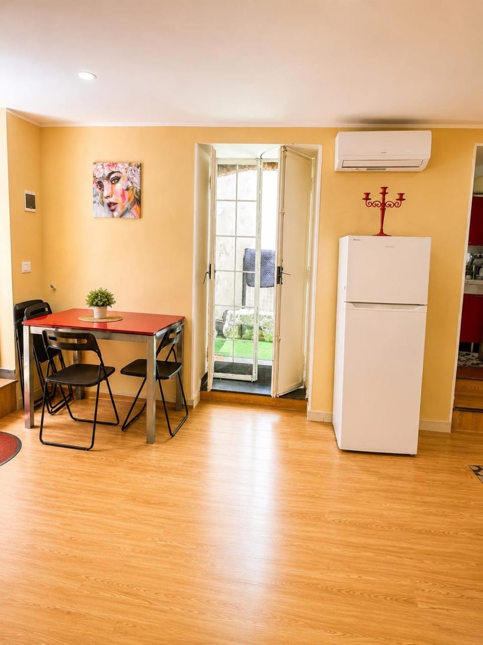 Kitchen or kitchenette, Living room, Seating area, Dining area, minibar, oven, air conditioner