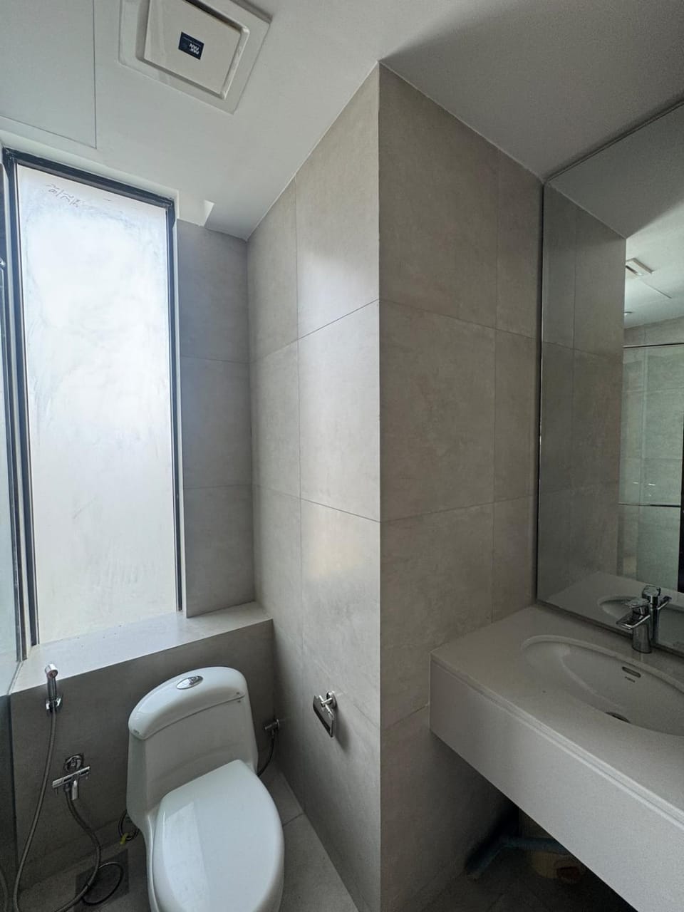 Amber Breath - 1BHK - Gulberg 3 - Zameen Aurum Apartment in Lahore