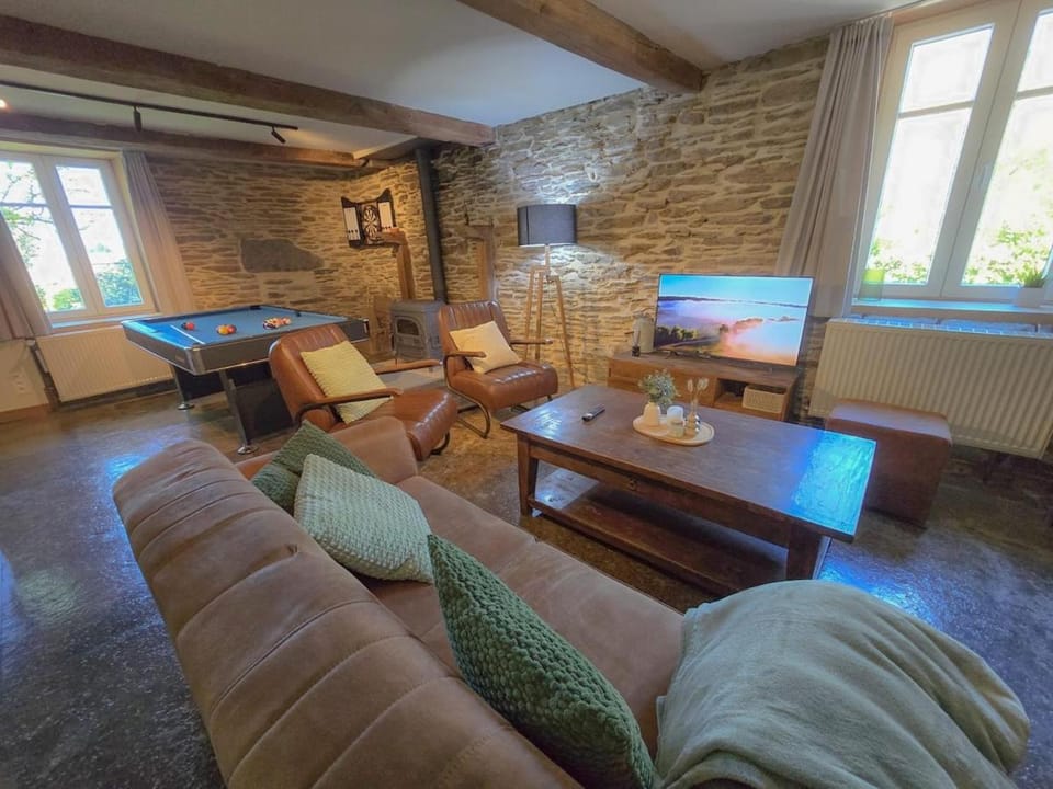 200yr Farmhouse, Fenced Garden & Kids Room House in Grand Est