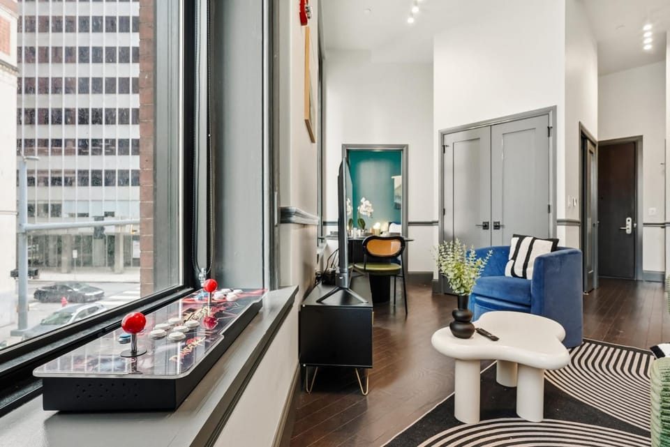Stylish 1BR Downtown Apartment, NFL Draft Apartment in Pittsburgh