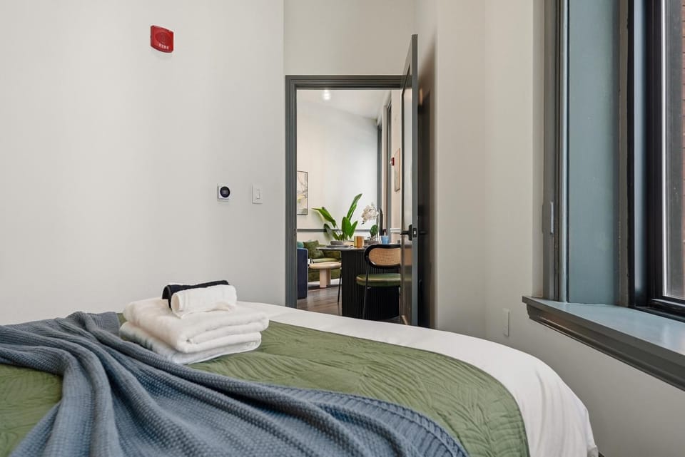 Stylish 1BR Downtown Apartment, NFL Draft Apartment in Pittsburgh