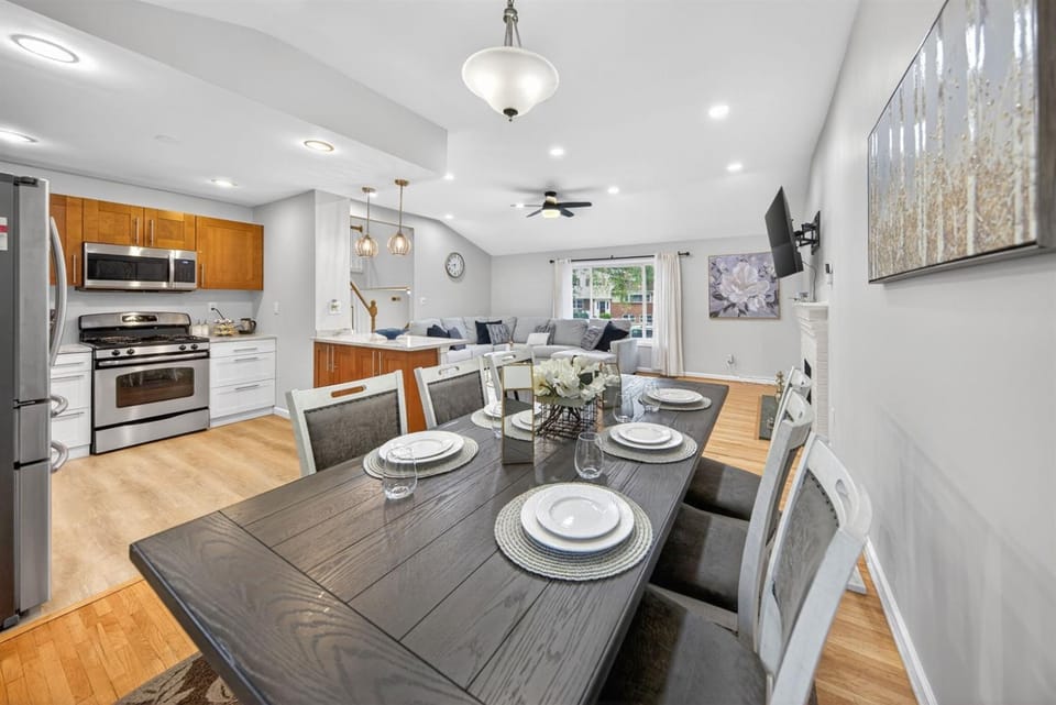 Kitchen or kitchenette, Living room, Dining area