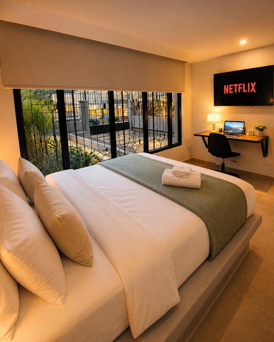 Bed, TV and multimedia, Seating area, Bedroom