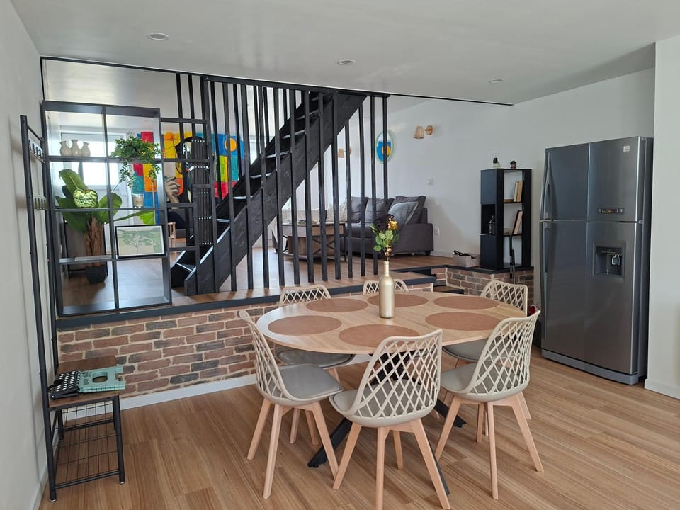 Kitchen or kitchenette, Dining area, oven
