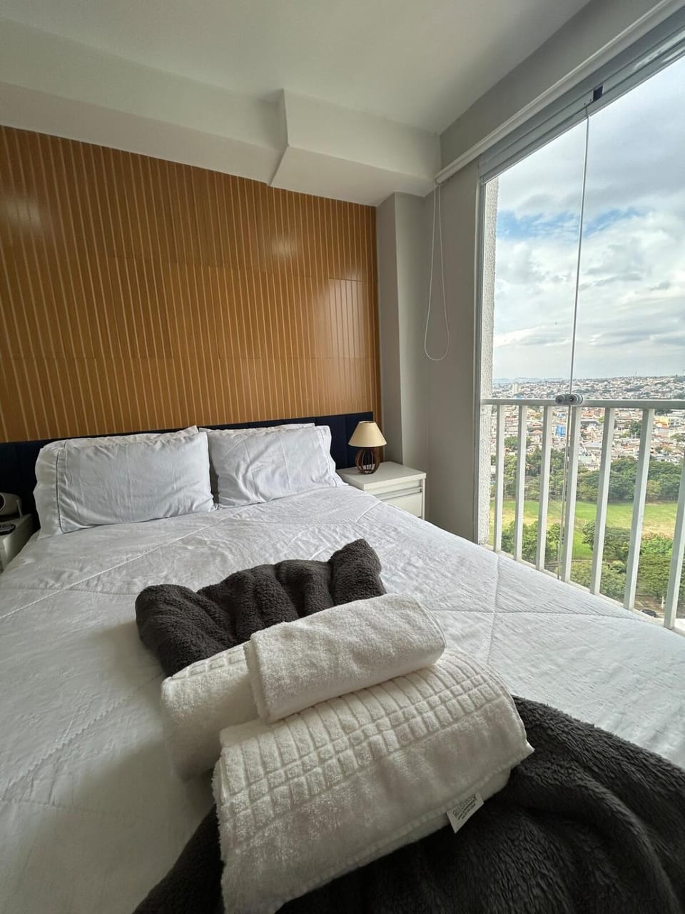 AP com linda vista da cidade bem localizado a 25 min do aeroporto GRU Apartment in Guarulhos