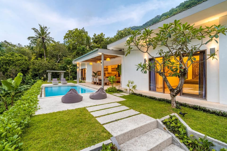 Property building, Garden, Swimming pool