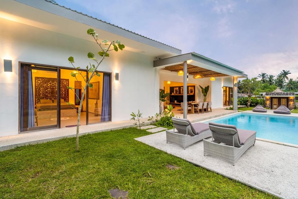 Property building, Garden, Swimming pool