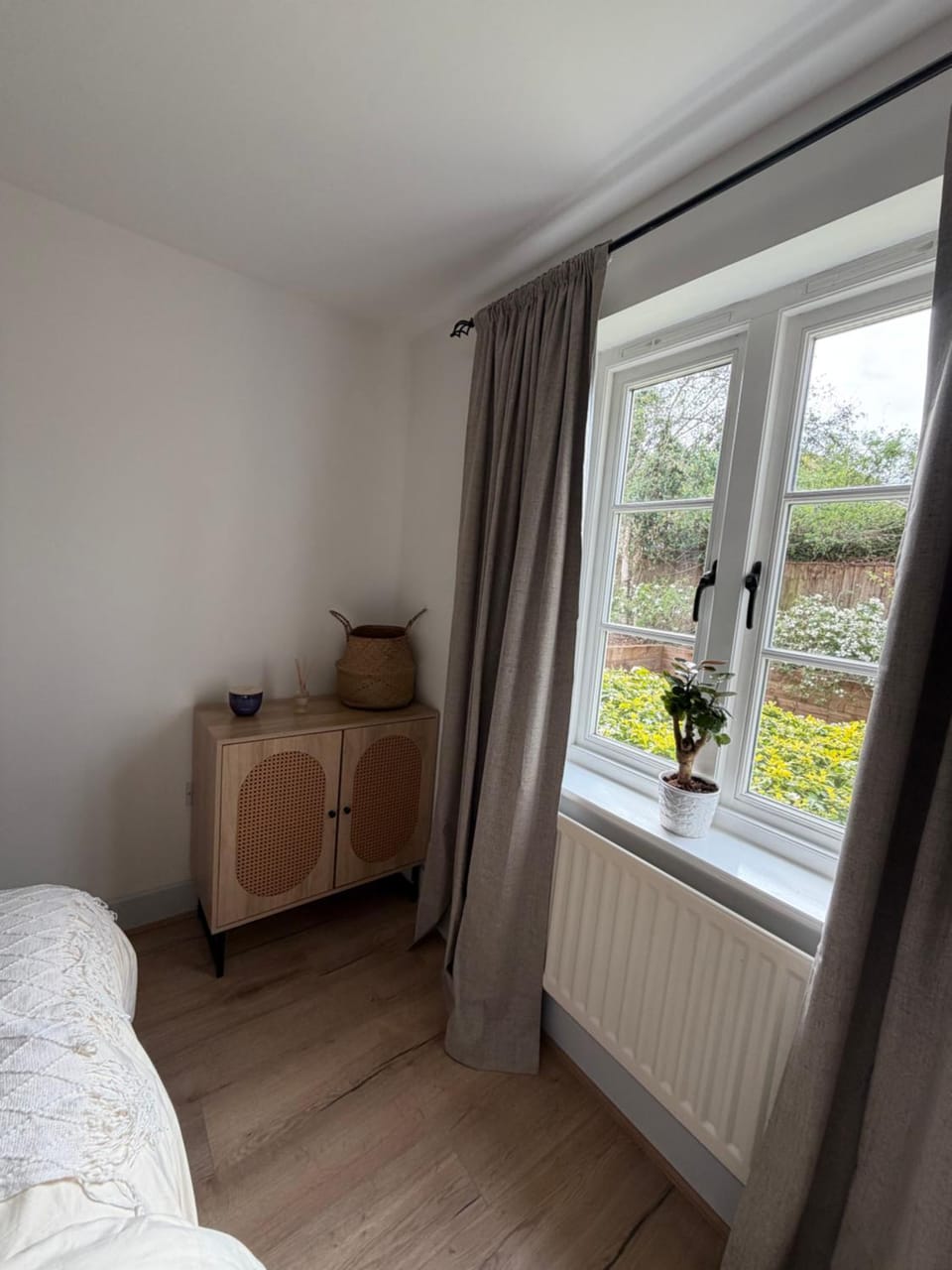 Cosy High street flat near Cotswolds Apartment in West Oxfordshire District