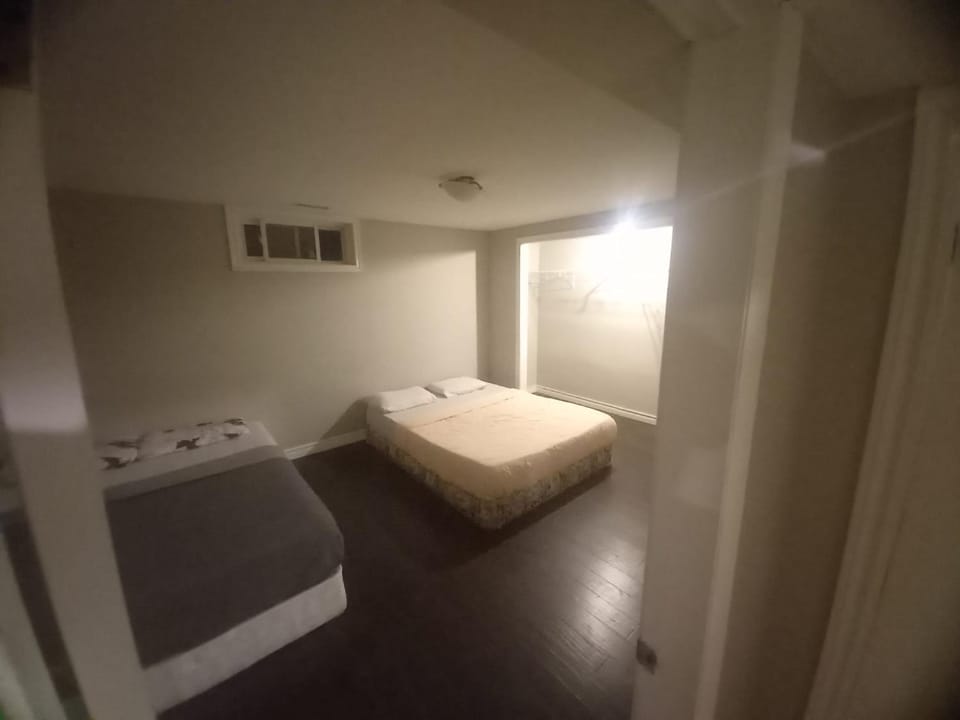 FIFA FANS STAY-FAST WIFI-FLEXIBLE CHECK IN-Free Parking Vacation rental in Waterloo