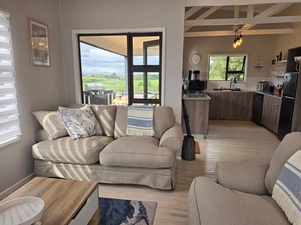 Kitchen or kitchenette, Living room, Seating area
