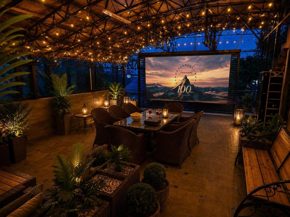 Communal lounge/ TV room