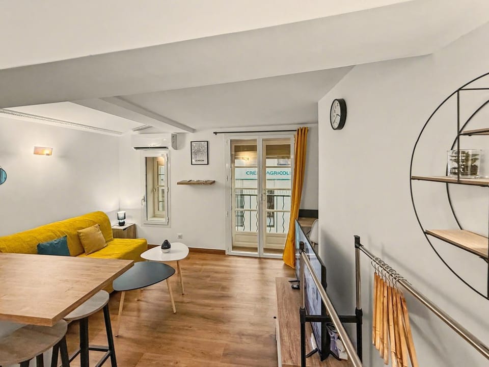 Sous Les Toits Apartment in Valence