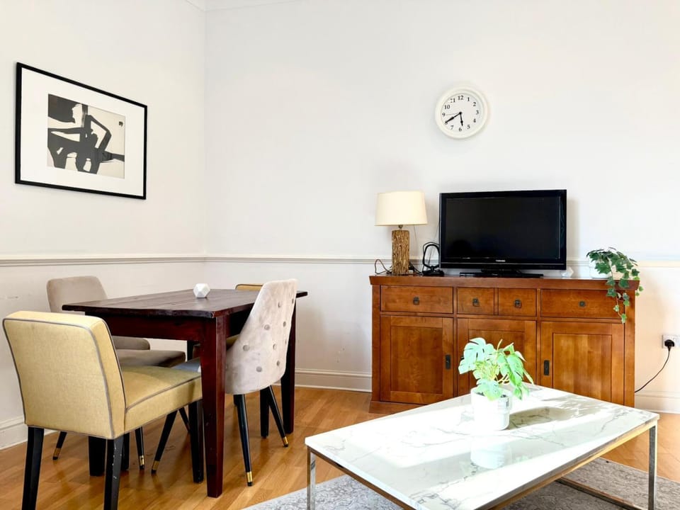 TV and multimedia, Dining area