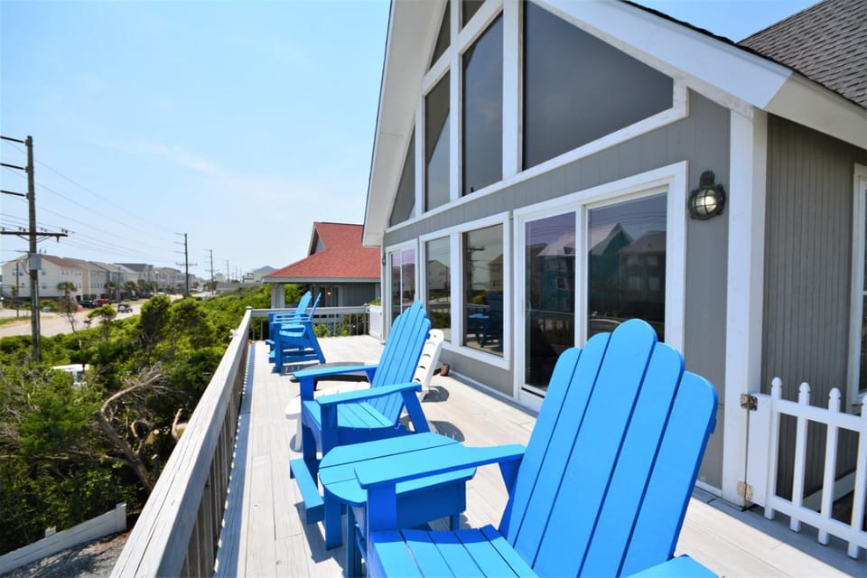 Ocean view 3-bedroom house in Surf City, perfect for up to 8 guests. House in Surf City