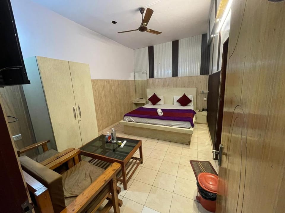 Hotel shree ji Hotel in Lucknow