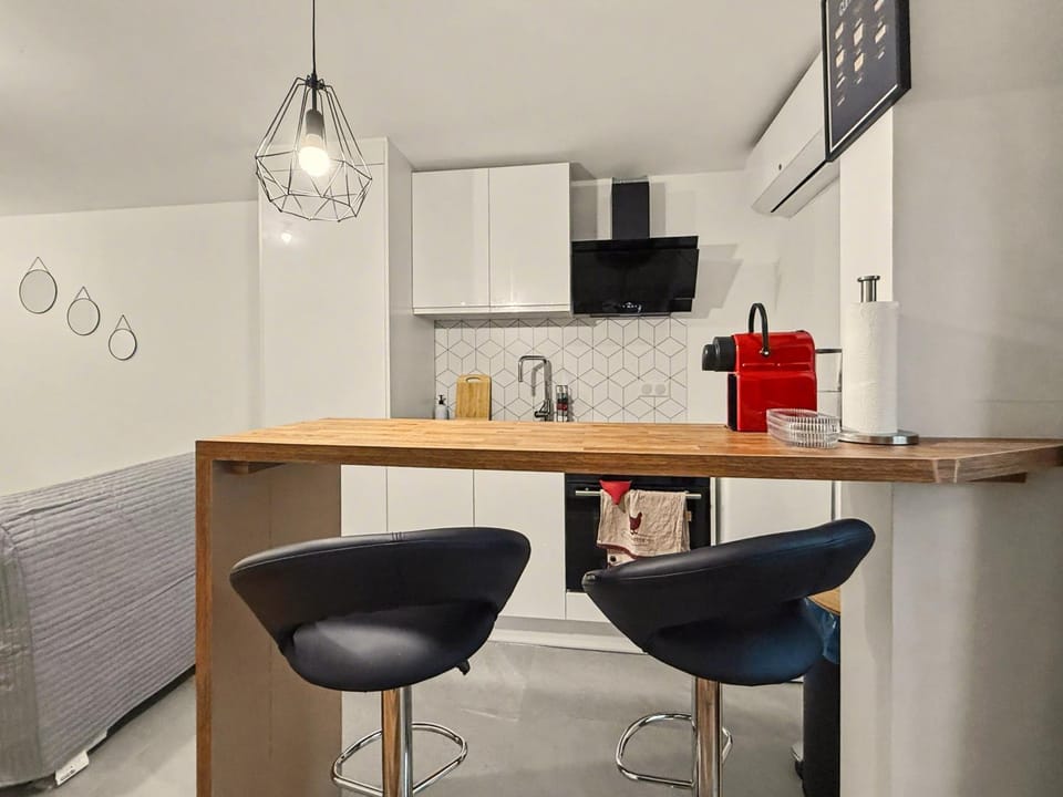 Coffee/tea facilities, Kitchen or kitchenette, Dining area