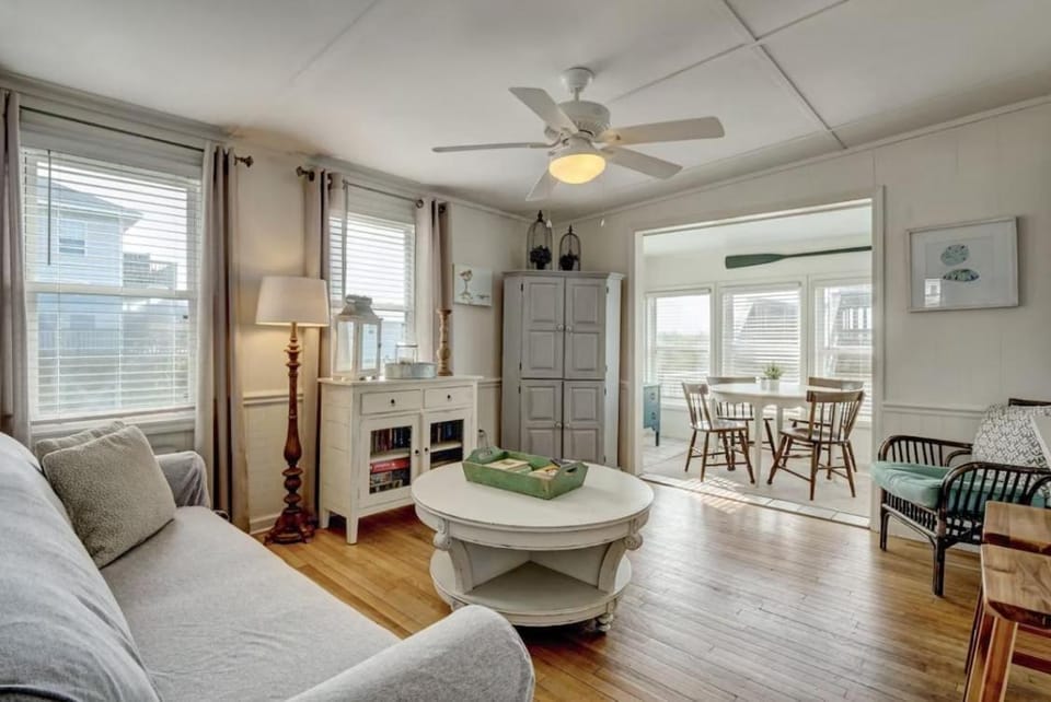 3794 Island Dr House in North Topsail Beach