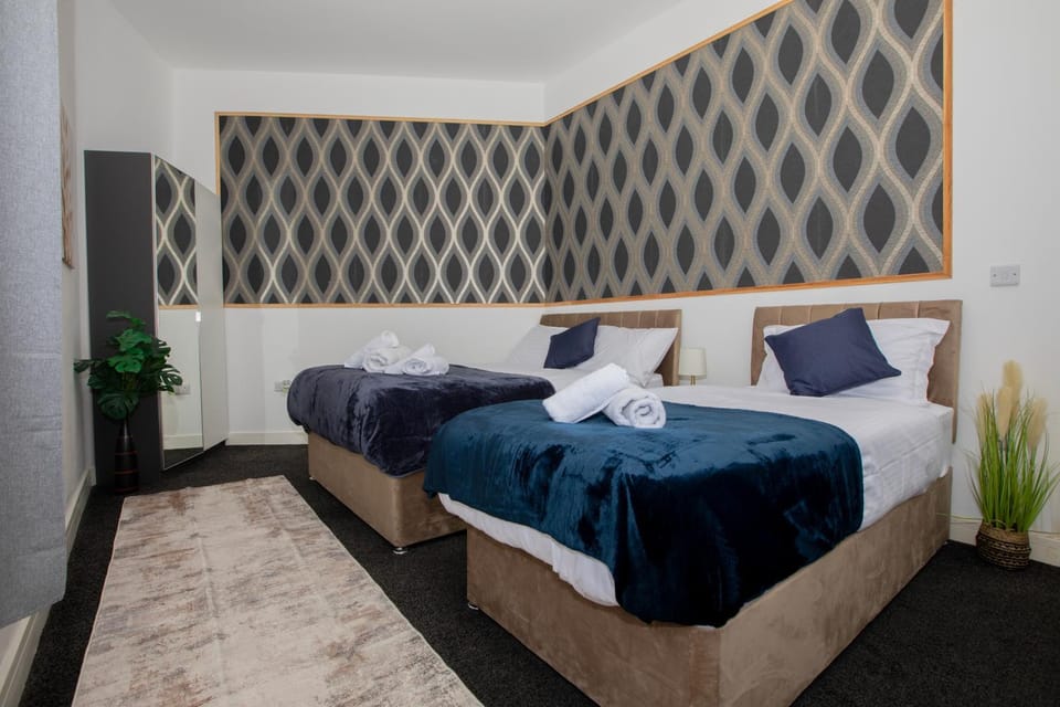 Bed, Photo of the whole room, Bedroom, towels