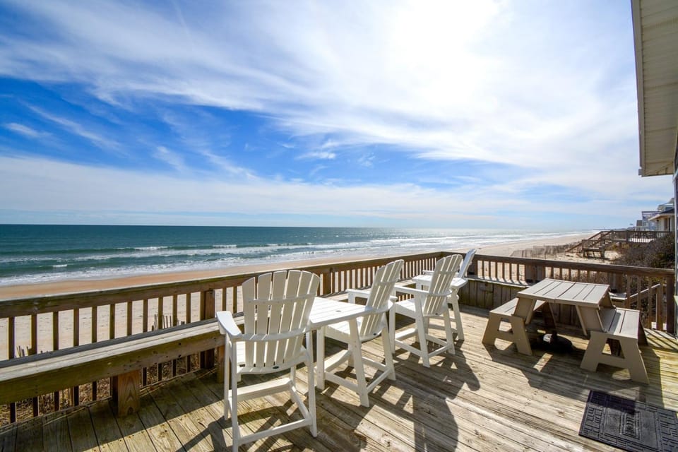 Oceanfront, 3-bedroom Whale Song in Surf City - perfect for 7 guests House in Surf City