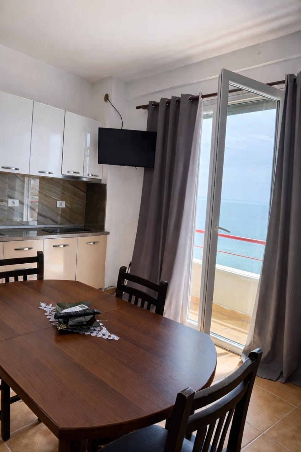 Natural landscape, TV and multimedia, Kitchen or kitchenette, Dining area, minibar, stove