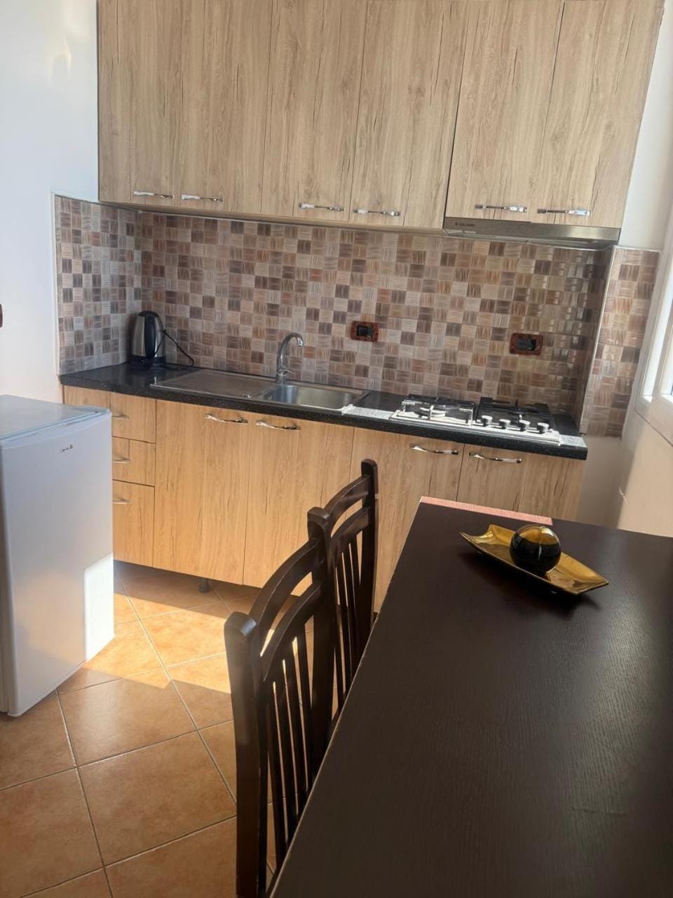 Coffee/tea facilities, Kitchen or kitchenette, Dining area, minibar, stove