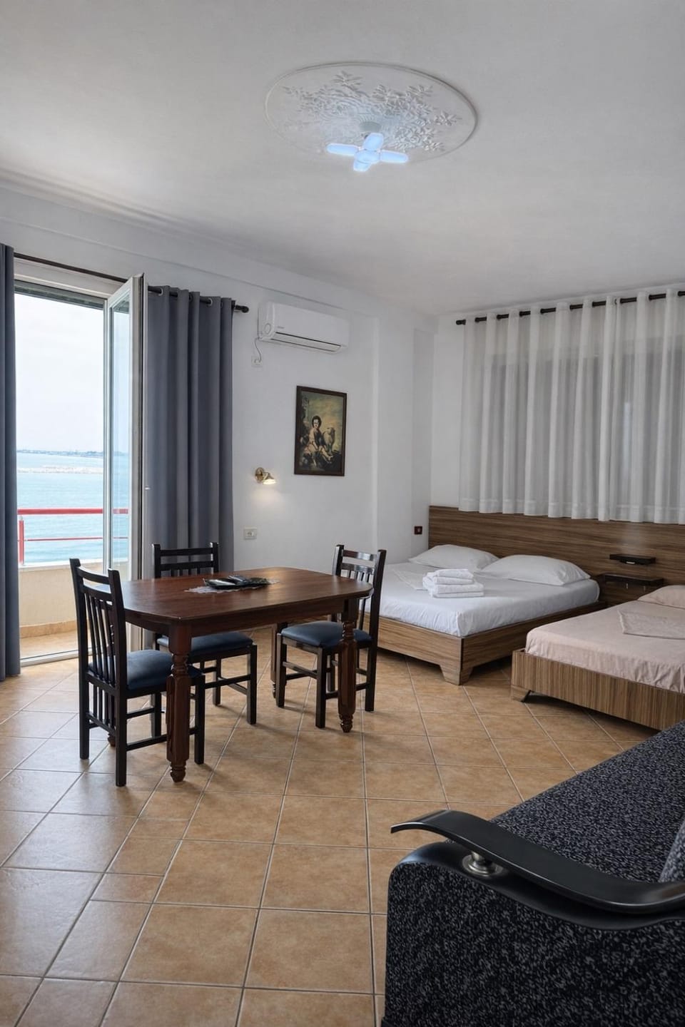 Bed, TV and multimedia, Living room, Seating area, Bedroom
