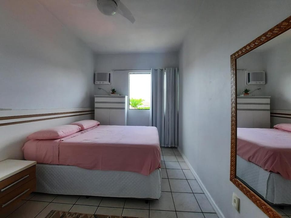 Apartamento a uma quadra do Mar comvaga de garagem Apartment in Florianopolis