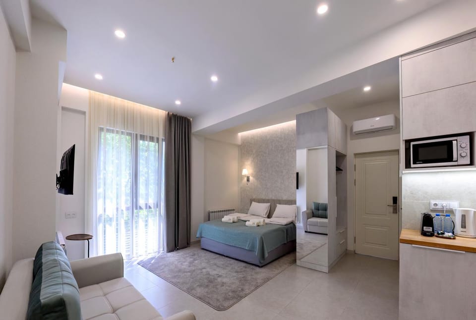 Coffee/tea facilities, microwave, air conditioner