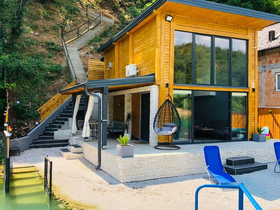 Property building, Natural landscape, Garden, Garden view, sunbed
