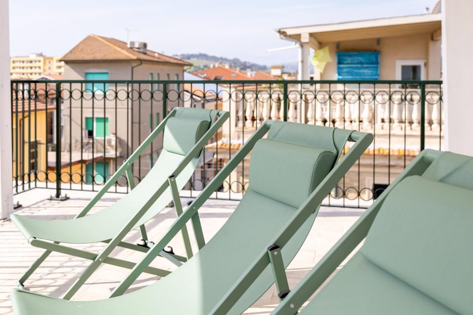 Balcony/Terrace, sunbed