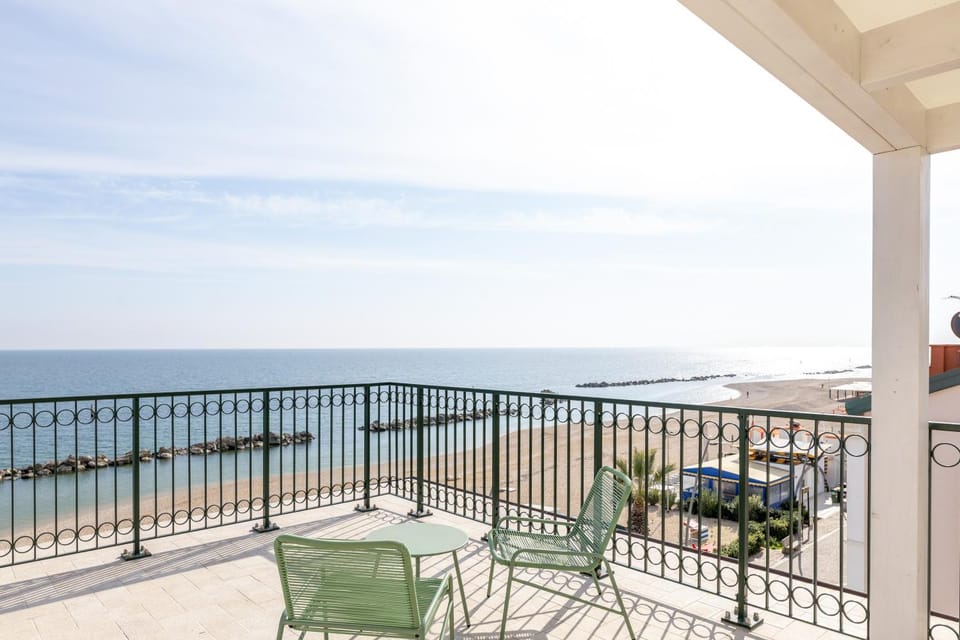 Natural landscape, Balcony/Terrace, Sea view
