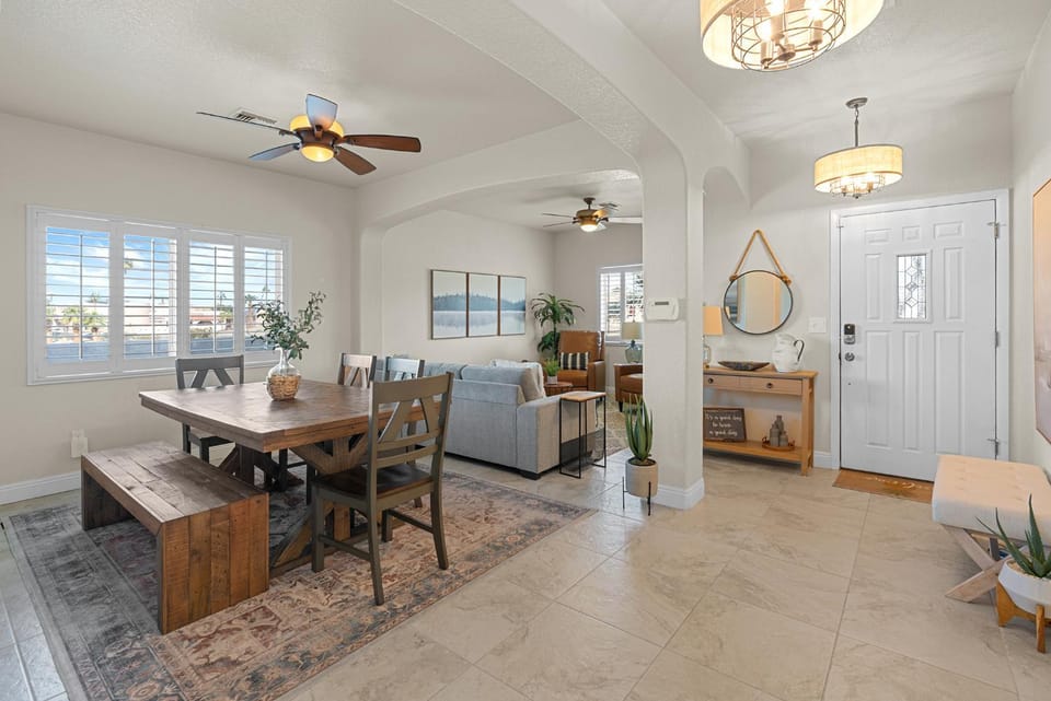 The Sun Chaser 4 bedroom Pool, Spa and Endless Views House in Lake Havasu City