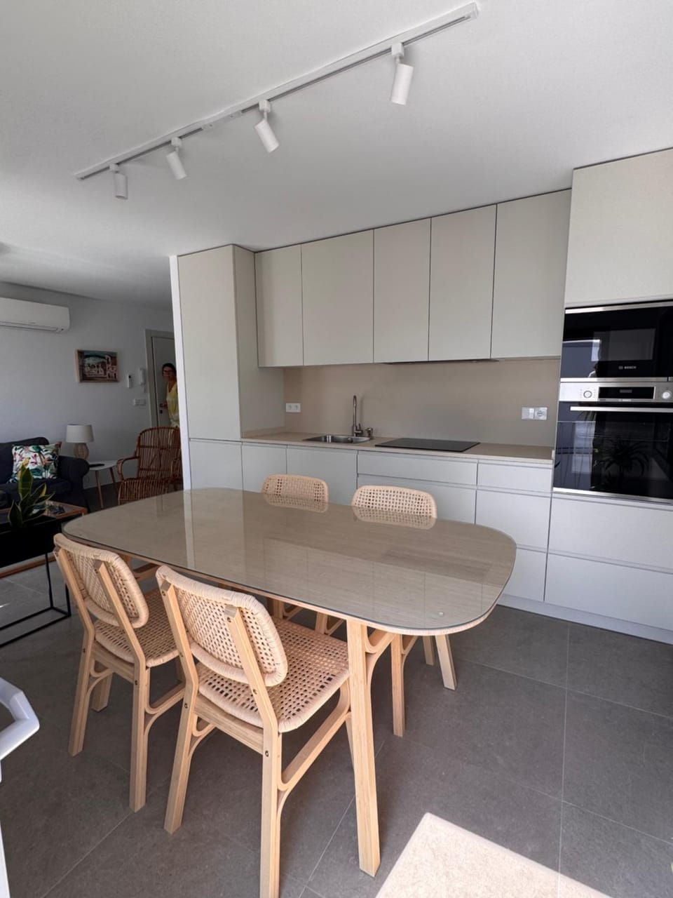 Kitchen or kitchenette, Dining area