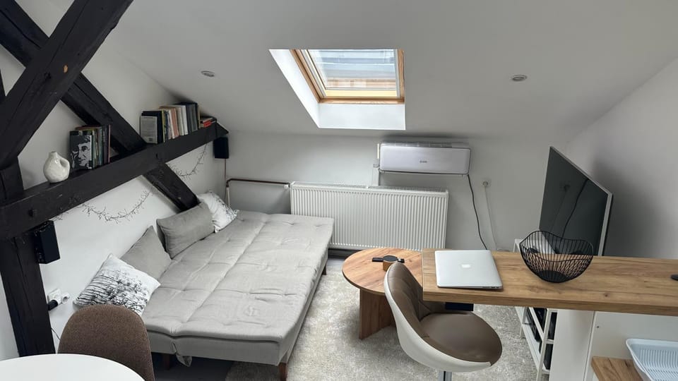 Bed, Living room