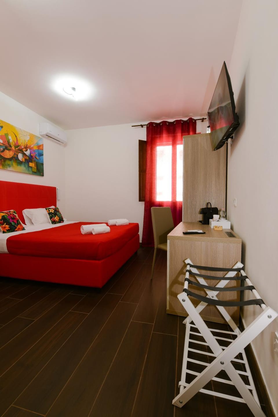 TV and multimedia, Photo of the whole room, Bedroom, air conditioner