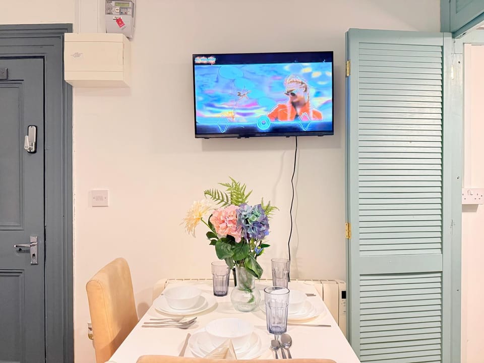 TV and multimedia, Dining area