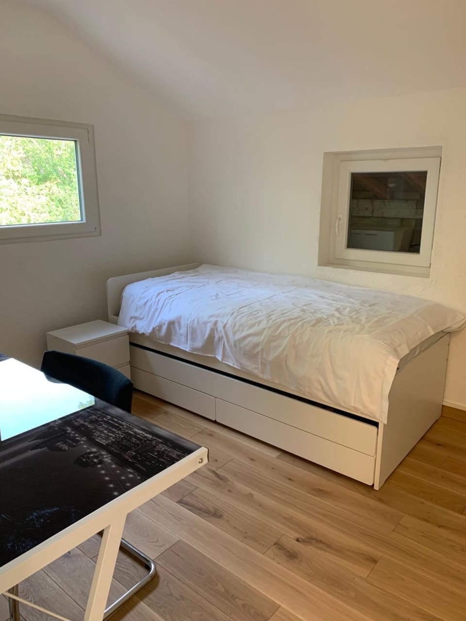 Room 3 in the villa Riant Bosquet, 7 minutes walking from the airport Bed and Breakfast in Canton of Geneva