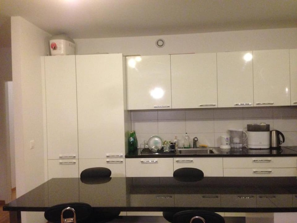 Private Room in new apart, Bouchet, Balexert Bed and Breakfast in Geneva