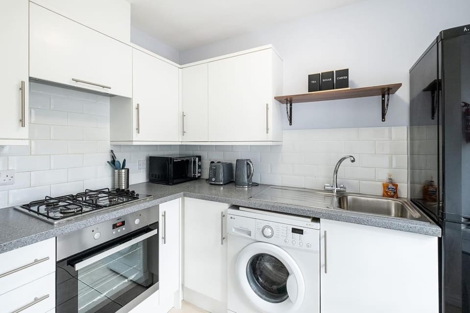 Oxford Holiday Home Near City Centre - Sleeps 5 House in Oxford