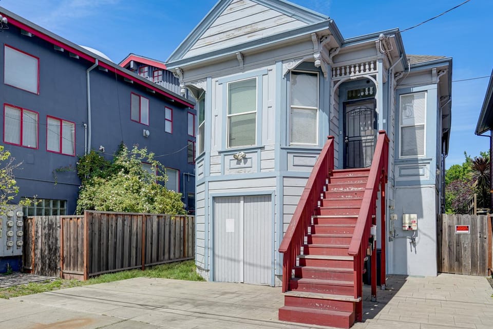 Spacious & Central! Pet-Friendly Emeryville Home House in Oakland