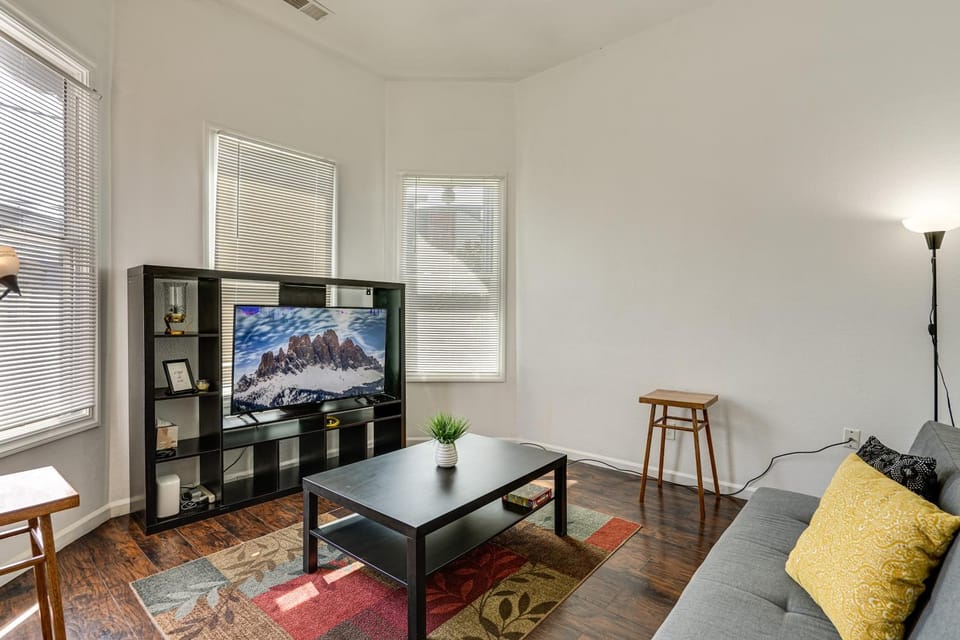 Spacious & Central! Pet-Friendly Emeryville Home House in Oakland